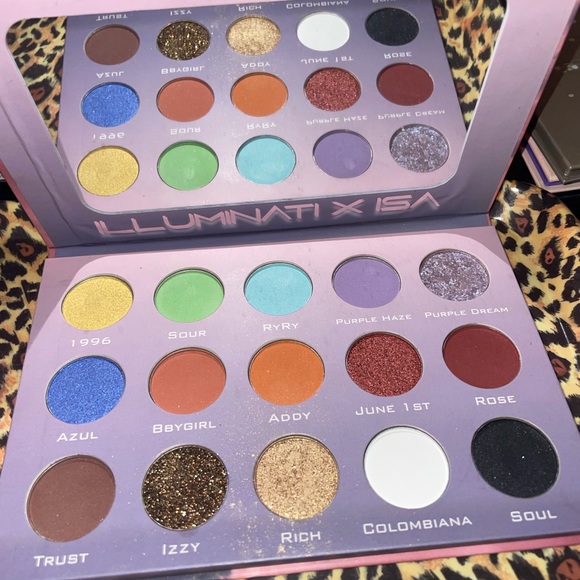 Illuminati glam pallets by Isabelle beddya - Picture 1 of 4